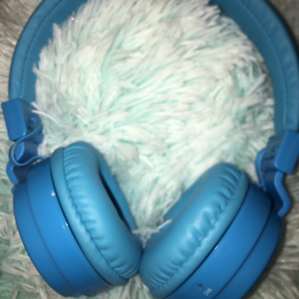 Blue Bluetooth Headphones!💙🔵